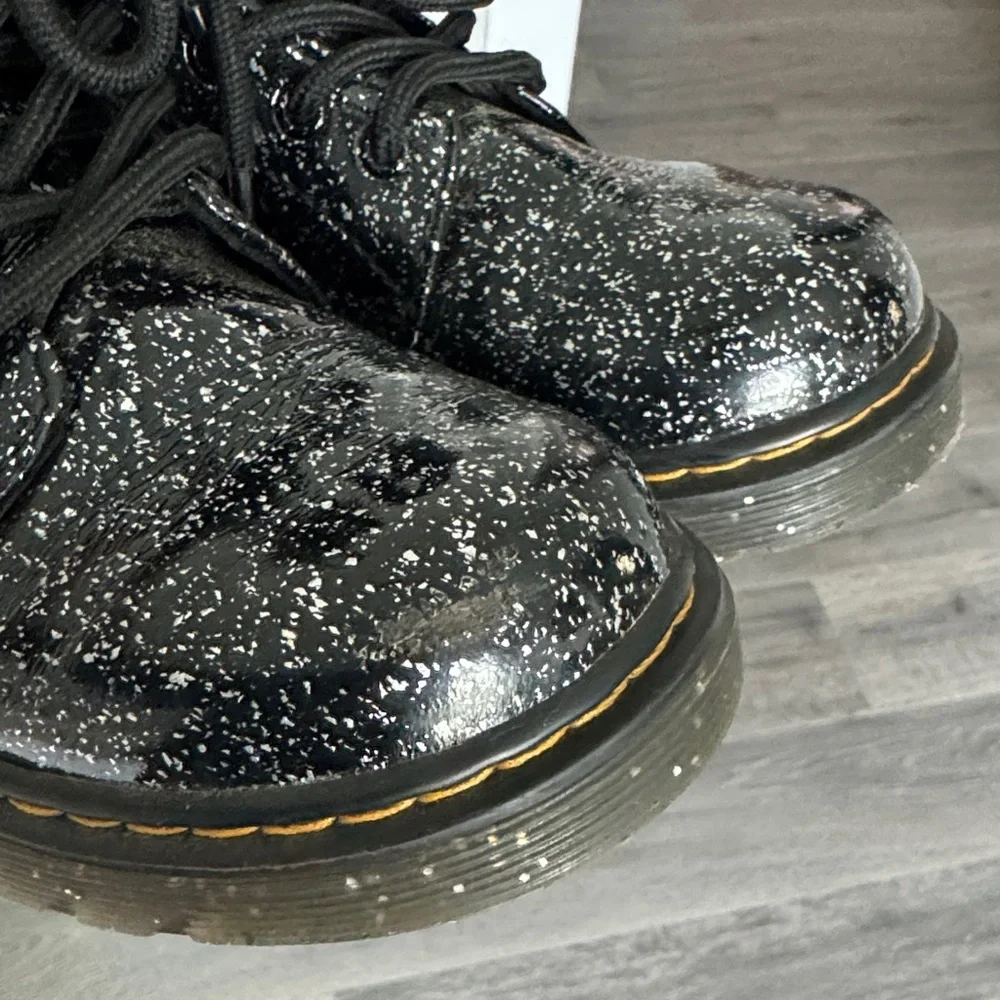 Dr. Martens Black Glitter Kids Boots - Picture 10 of 10